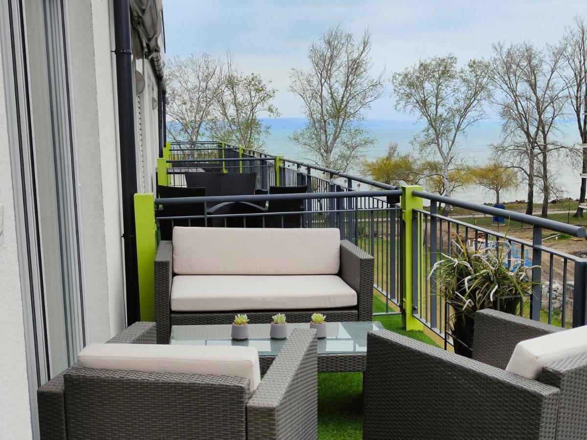 Beachfront Paradise Ezuest Panorama Lakeview Apartment With Panoramic Terrace Сиофок Екстериор снимка
